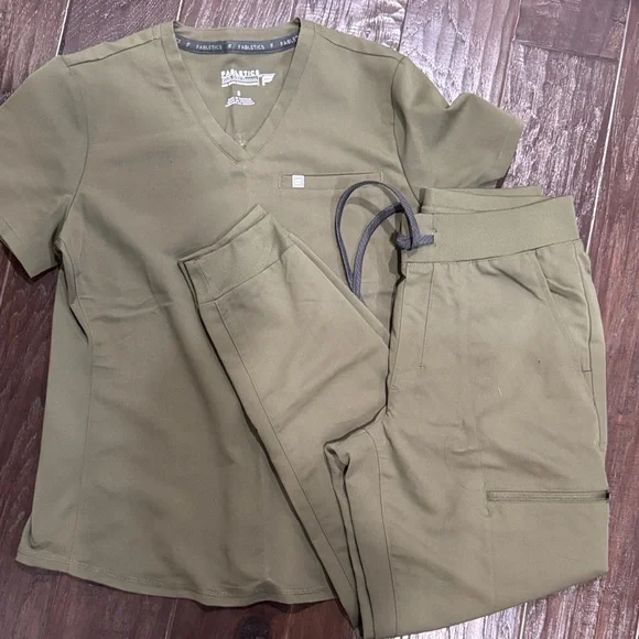 Fabletics Sage Green Scrub Set - Picture 1 of 5